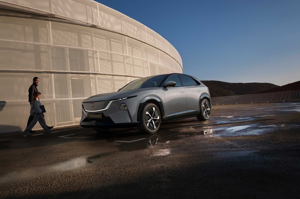 mazda_cx-6e_global_ag_still_10