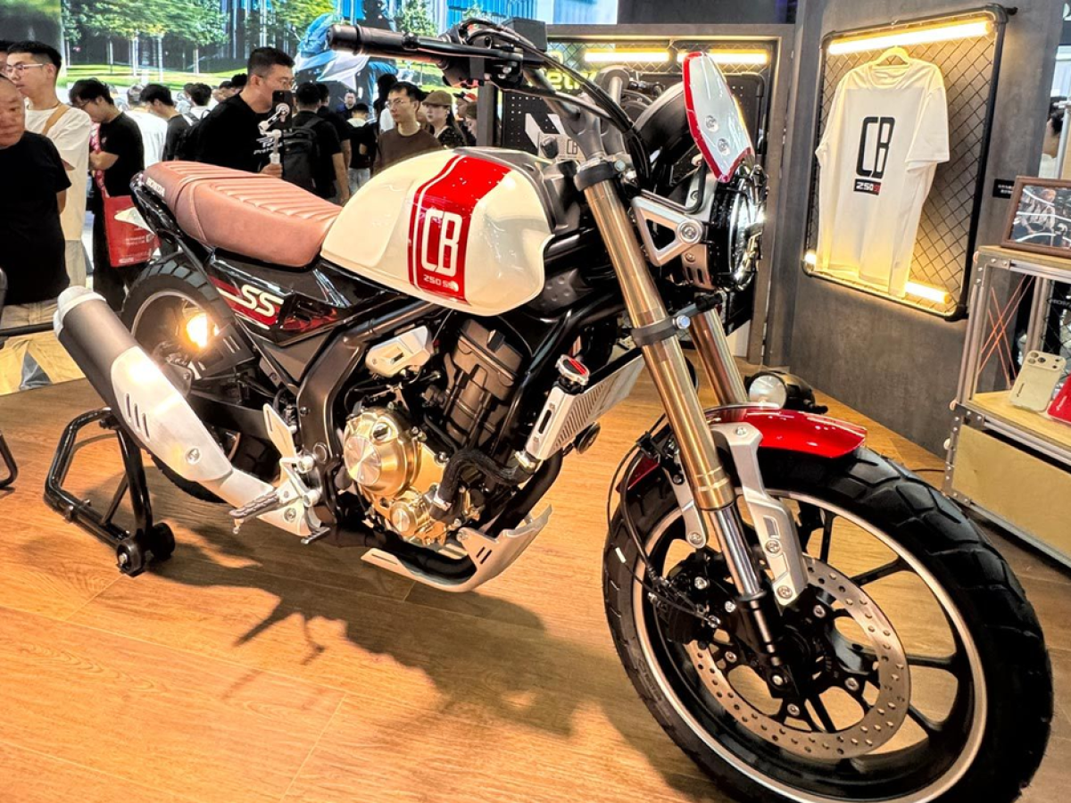 Honda CB250SS Concept: &pi;&rho;&omega;&tau;ό&tau;&upsilon;&pi;&omicron; &ldquo;&sigma;&epsilon; &sigma;&tau;&upsilon;&lambda; &rho;&epsilon;&tau;&rho;ό&rdquo; &ndash; MotorBike.gr