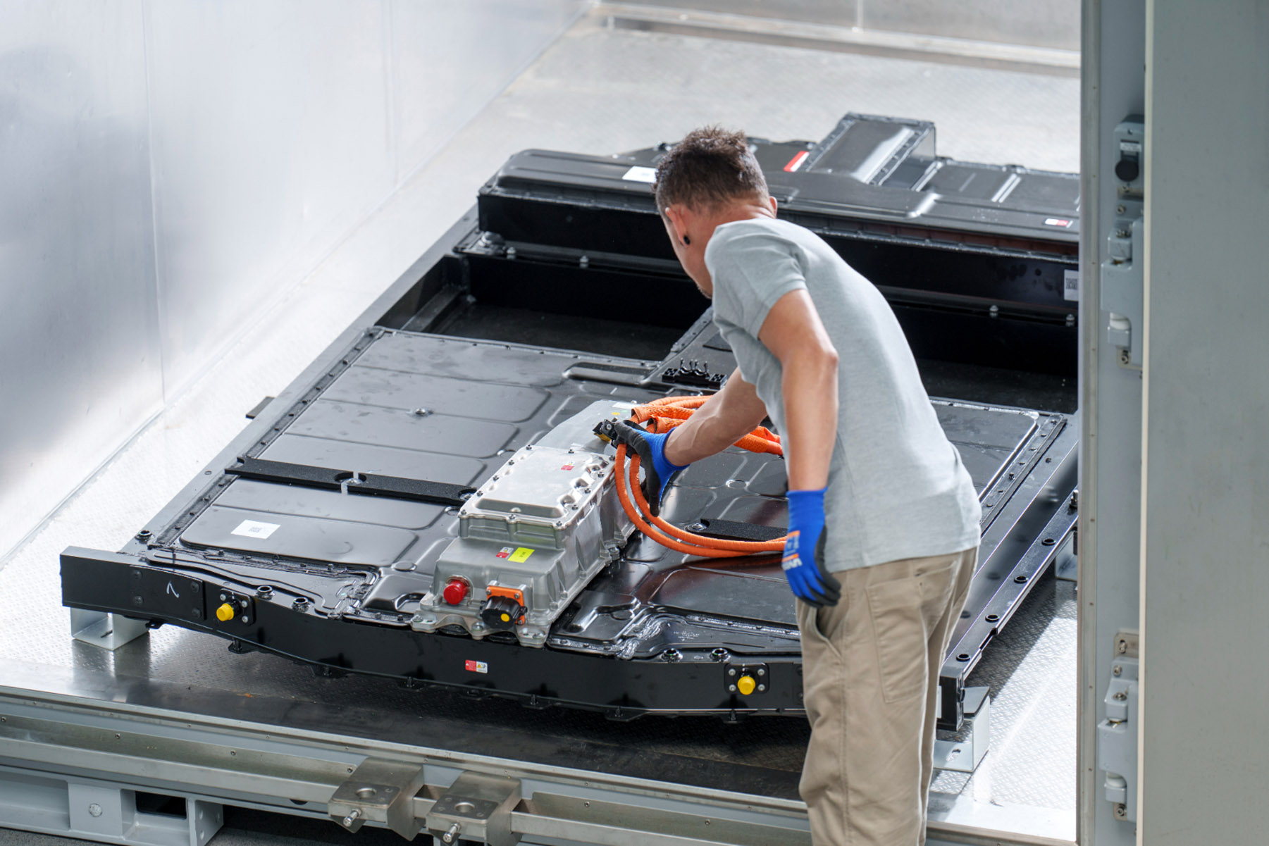 MAHLE_Powertrain_opens_dedicated_battery_development_testing_and_prototyping_center_in_Europe-4