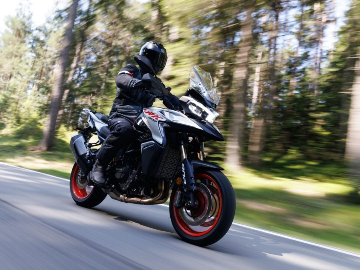 Benelli TRK 902 Stradale: &Epsilon;&pi;ί&sigma;&eta;&mu;&eta; &pi;&alpha;&rho;&omicron;&upsilon;&sigma;ί&alpha;&sigma;&eta; &kappa;&alpha;&iota; &tau;&iota;&mu;ή &ndash; MotorBike.gr