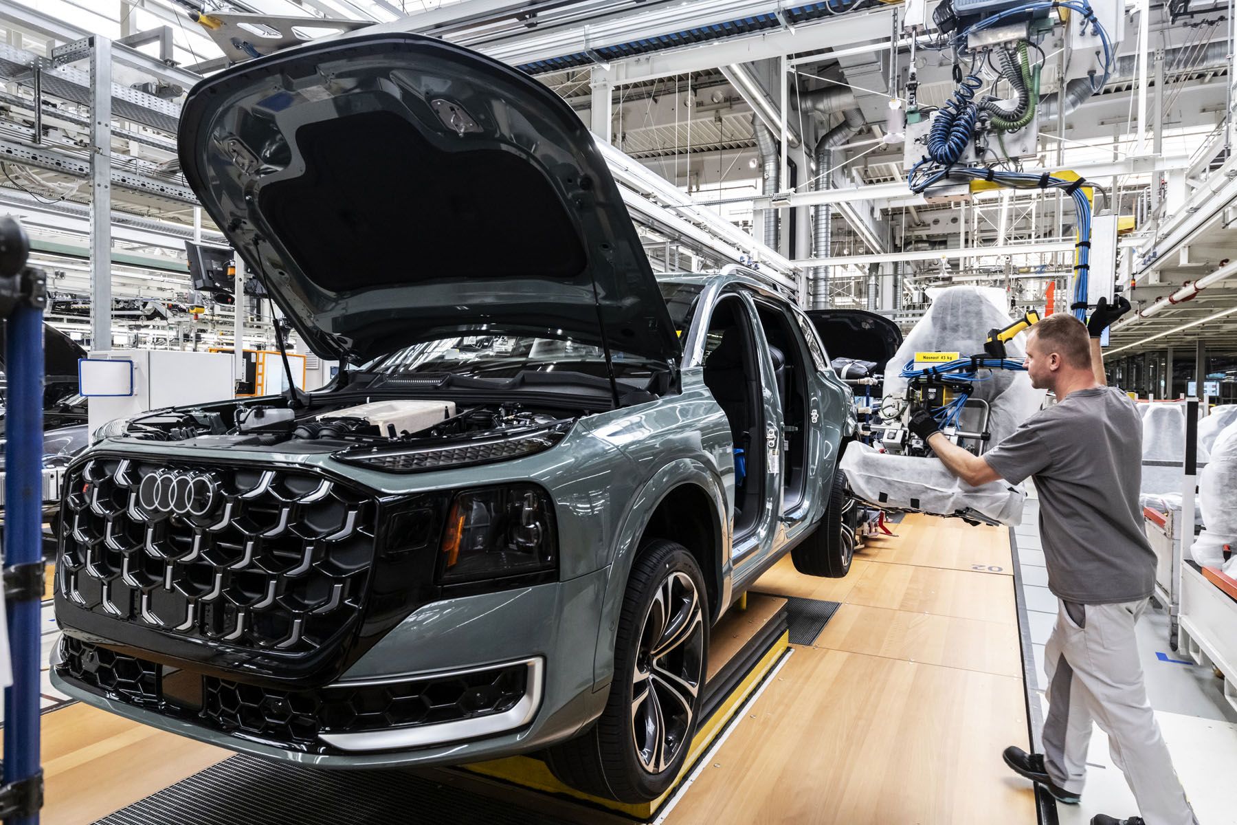 audi-q9-2026-official-reveal-v6-tdi-oled-lights-20