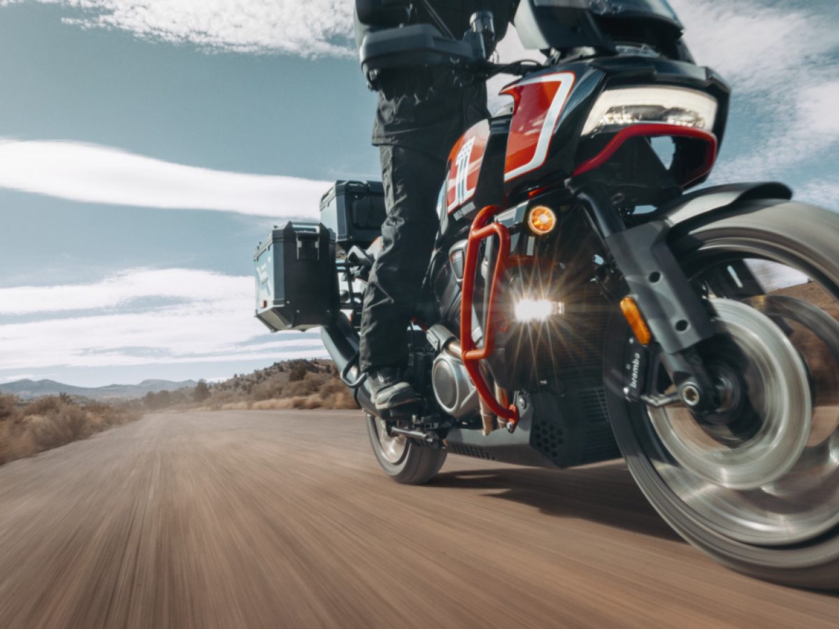 Harley-Davidson, Indian: &ldquo;&Pi;ό&lambda;&epsilon;&mu;&omicron;&sigmaf;&rdquo; &alpha;&pi;ό &tau;&omicron;&nu; &Kappa;&alpha;&nu;&alpha;&delta;ά! &ndash; MotorBike.gr