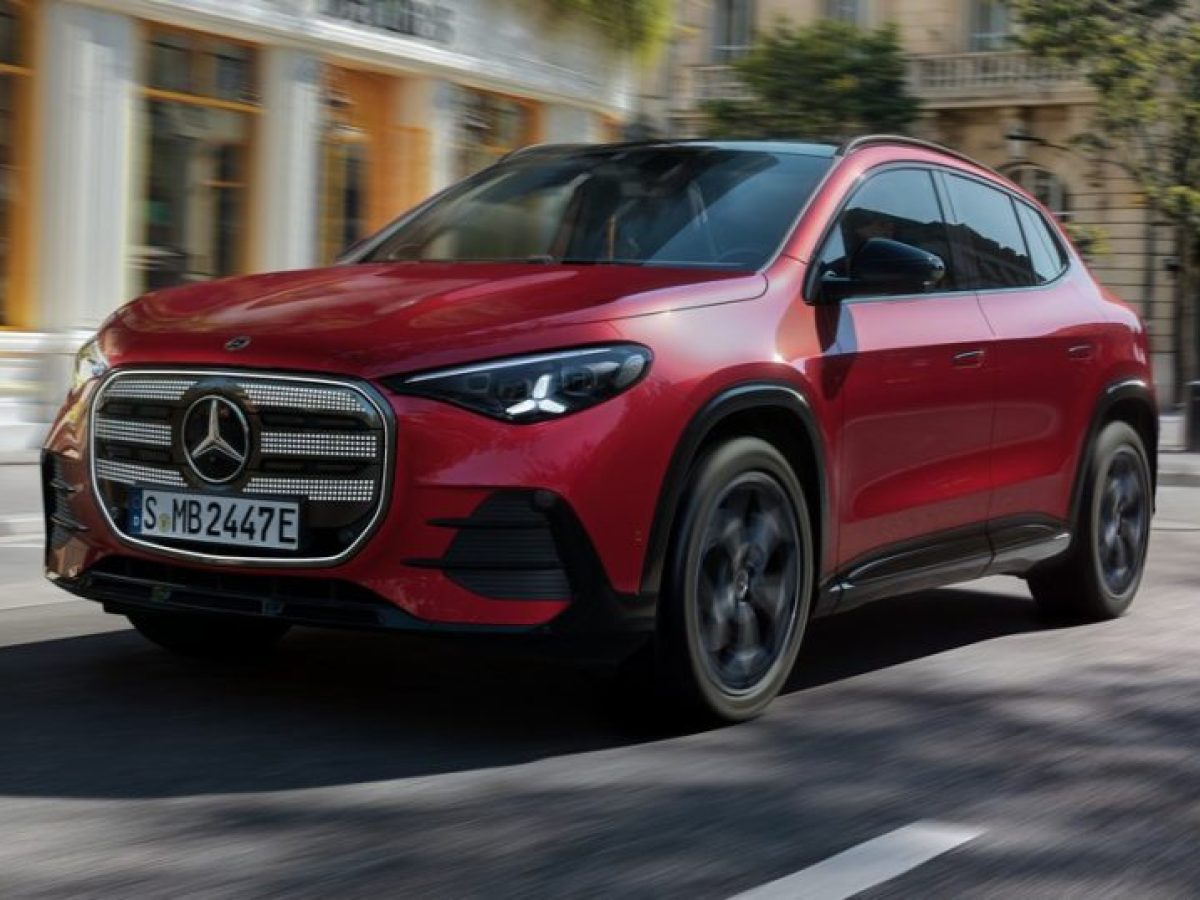 Mercedes-Benz: &Eta; &alpha;&mu;&iota;&gamma;ώ&sigmaf; &eta;&lambda;&epsilon;&kappa;&tau;&rho;&iota;&kappa;ή GLA &laquo;&pi;ά&tau;&eta;&sigma;&epsilon;&raquo; &Epsilon;&lambda;&lambda;ά&delta;&alpha; (&tau;&iota;&mu;έ&sigmaf;-&epsilon;&kappa;&delta;ό&sigma;&epsilon;&iota;&sigmaf;)