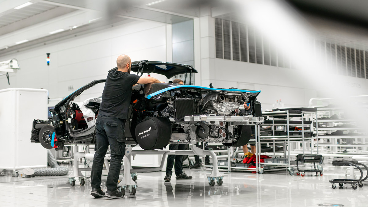 260917135633_mclaren-etimazi-suv-2