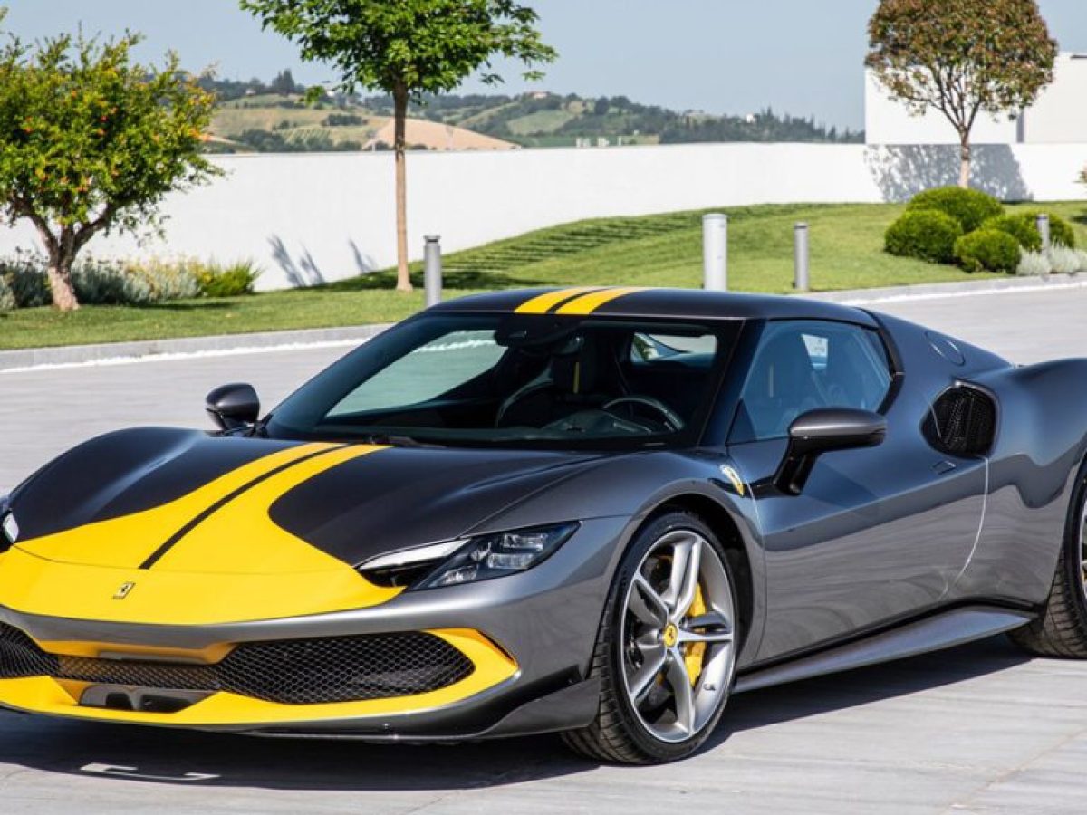 Ferrari 296: Έ&rho;&chi;&epsilon;&tau;&alpha;&iota; &nu;έ&alpha; &sigma;&kappa;&lambda;&eta;&rho;&omicron;&pi;&upsilon;&rho;&eta;&nu;&iota;&kappa;ή έ&kappa;&delta;&omicron;&sigma;&eta; Challenge Stradale