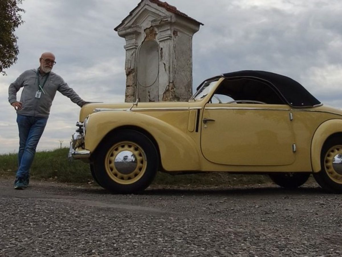 Skoda Classic Days 2026: &Omicron;&delta;&eta;&gamma;ώ&nu;&tau;&alpha;&sigmaf; &tau;&eta;&nu; &iota;&sigma;&tau;&omicron;&rho;ί&alpha; &mu;&iota;&alpha;&sigmaf; &mu;ά&rho;&kappa;&alpha;&sigmaf; 130 &epsilon;&tau;ώ&nu; (+video)