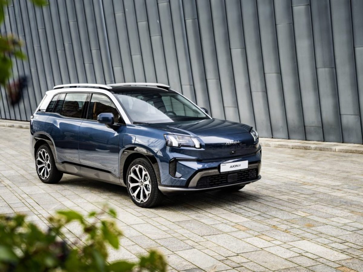 &Delta;&omicron;&kappa;&iota;&mu;ή GAC AION V: &Tau;&omicron; SUV &laquo;&pi;&rho;&alpha;&gamma;&mu;&alpha;&tau;&iota;&kappa;ό &sigma;&alpha;&lambda;ό&nu;&iota;&raquo; &mu;&epsilon; &alpha;&upsilon;&tau;&omicron;&nu;&omicron;&mu;ί&alpha; &gamma;&iota;&alpha; 500 &chi;&lambda;&mu;. &ndash; Go News