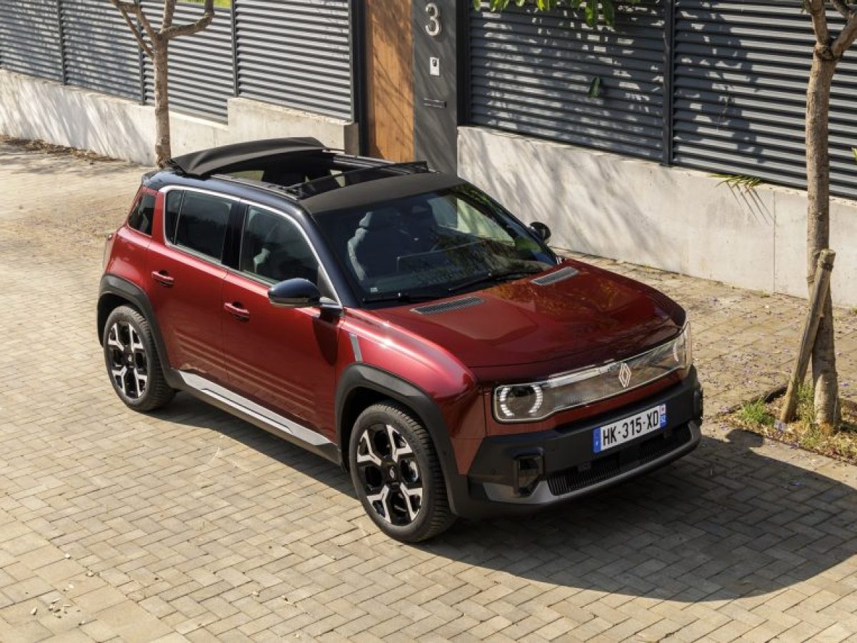 Renault 4 E-Tech Electric Canvas Roof: &Mu;&epsilon; &alpha;&nu;&omicron;&iota;&chi;&tau;ό &omicron;&upsilon;&rho;&alpha;&nu;ό &kappa;&alpha;&iota; &tau;&iota;&mu;ή &alpha;&pi;ό 29.200 &epsilon;&upsilon;&rho;ώ &ndash; caroto.gr